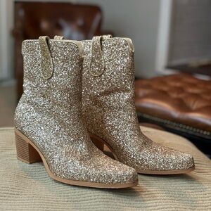 Gold glitter low cowgirl boots! Perfect condition! Only worn to Taylor Swift!!!